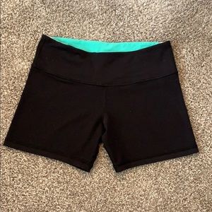 Lululemon Reversible Yoga Short 4”